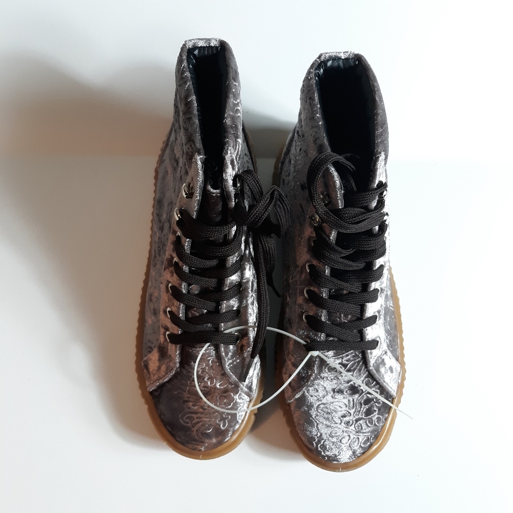 Qupid Women Size 9 High Top Platform Sneaker Shoes - Picture 2 of 7